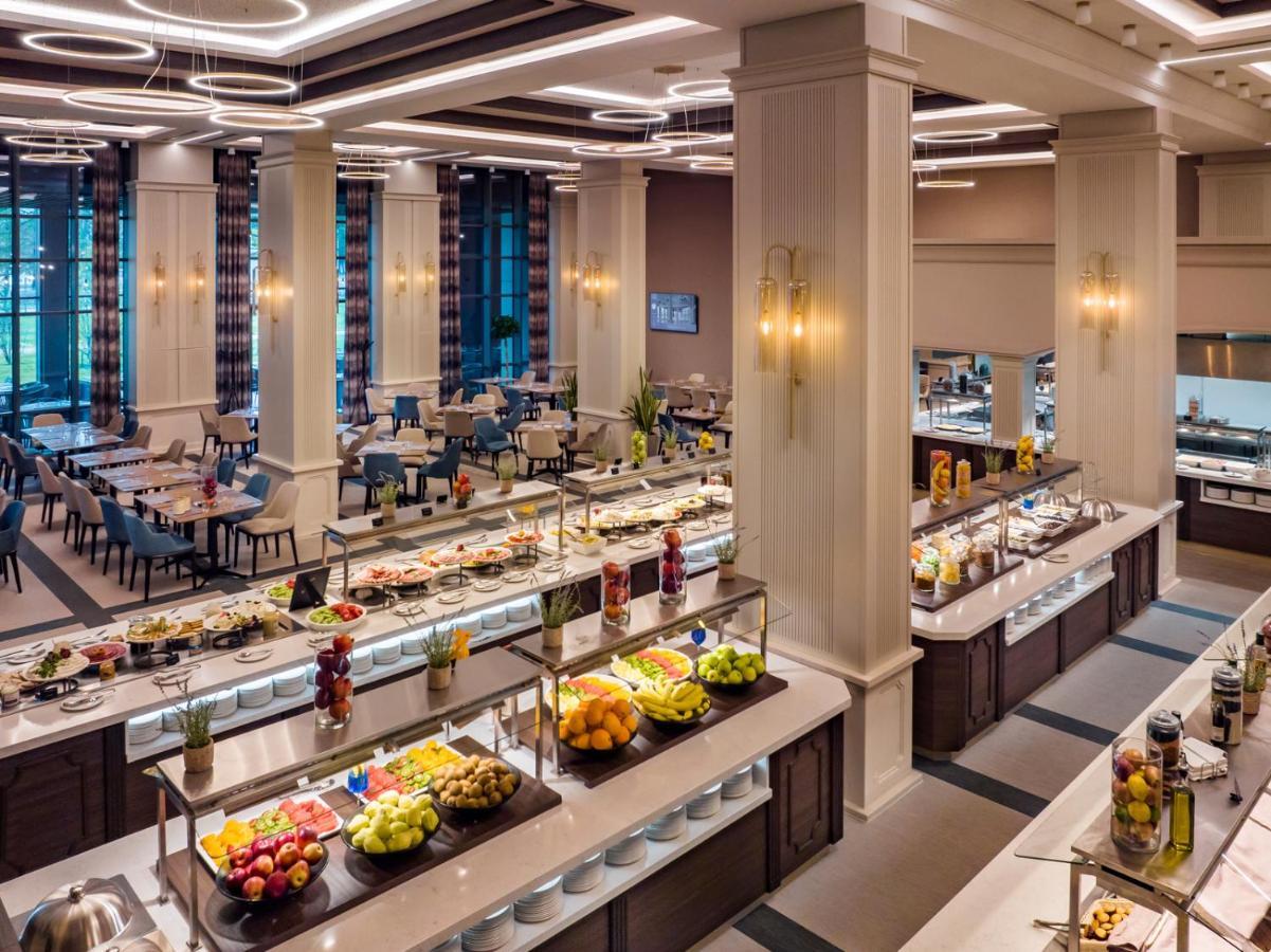 Kings' Valley Medical & Spa Hotel คาซานลัก ภายนอก รูปภาพ The buffet at the hotel