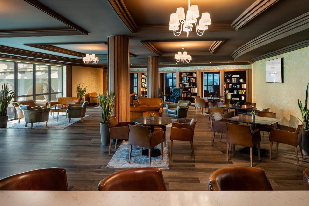 Kings' Valley Medical & Spa Hotel คาซานลัก ภายนอก รูปภาพ The lounge at the airport