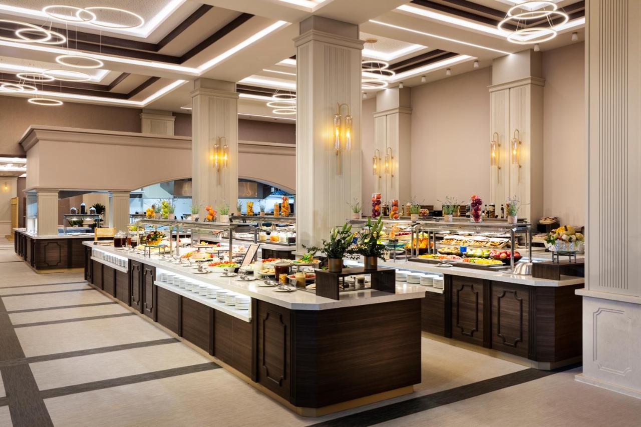 Kings' Valley Medical & Spa Hotel คาซานลัก ภายนอก รูปภาพ The buffet at the Grand Hyatt Hotel, Amman, Jordan