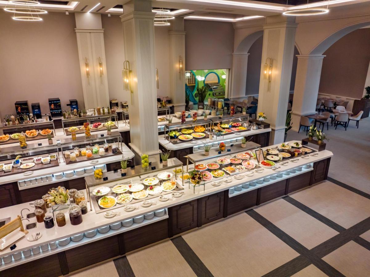 Kings' Valley Medical & Spa Hotel คาซานลัก ภายนอก รูปภาพ The buffet at the hotel