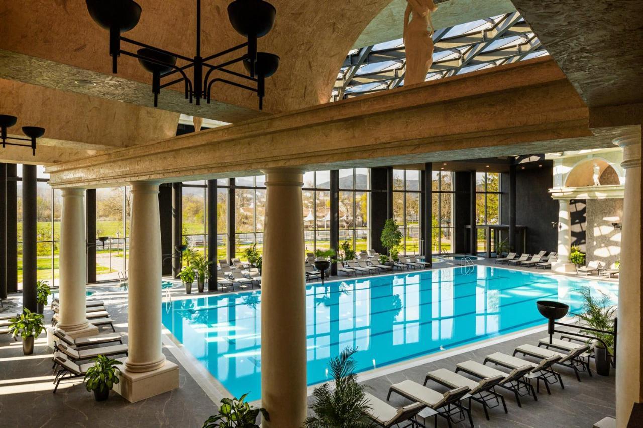 Kings' Valley Medical & Spa Hotel คาซานลัก ภายนอก รูปภาพ The thermal pool