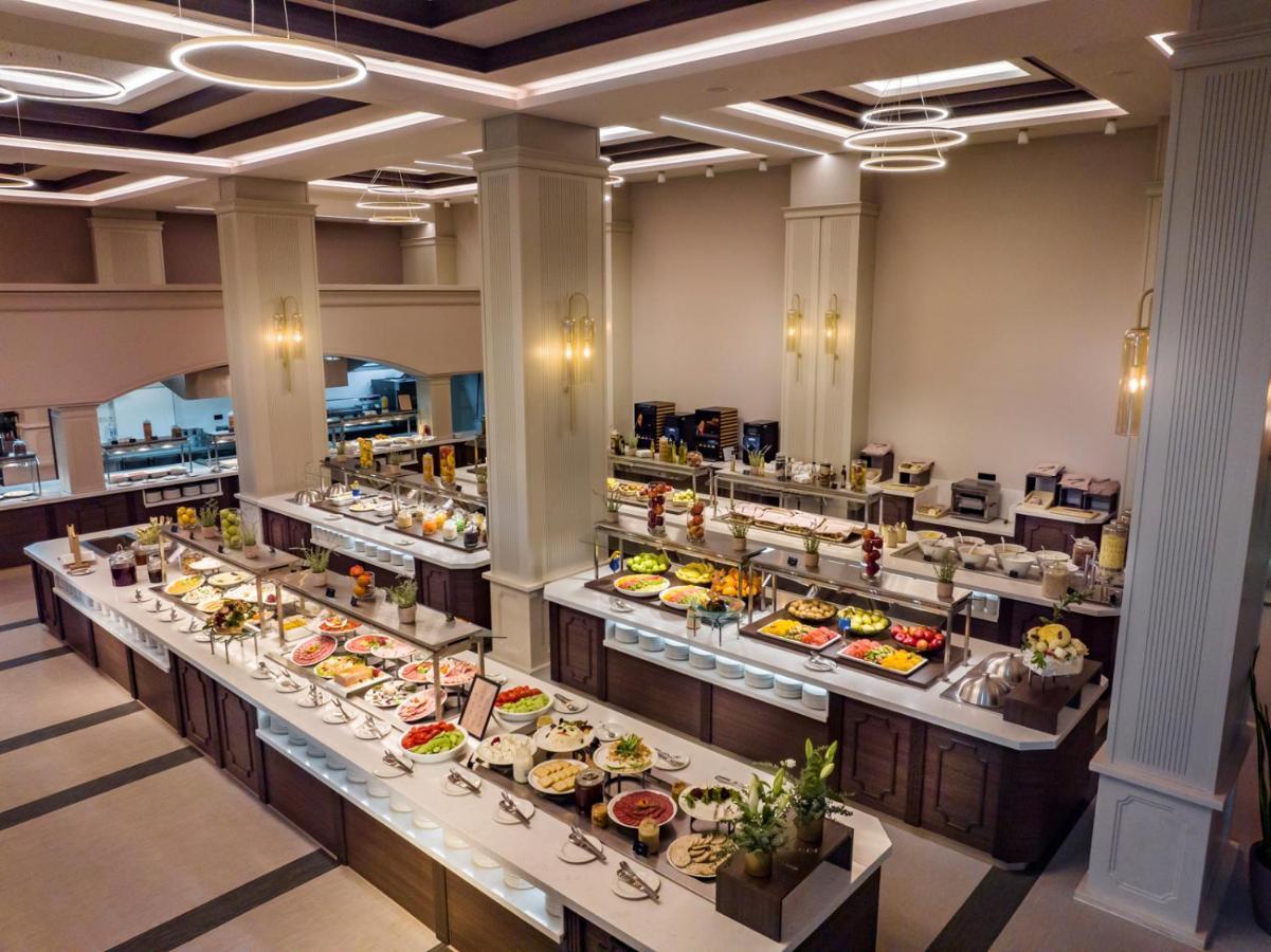 Kings' Valley Medical & Spa Hotel คาซานลัก ภายนอก รูปภาพ A buffet at a hotel