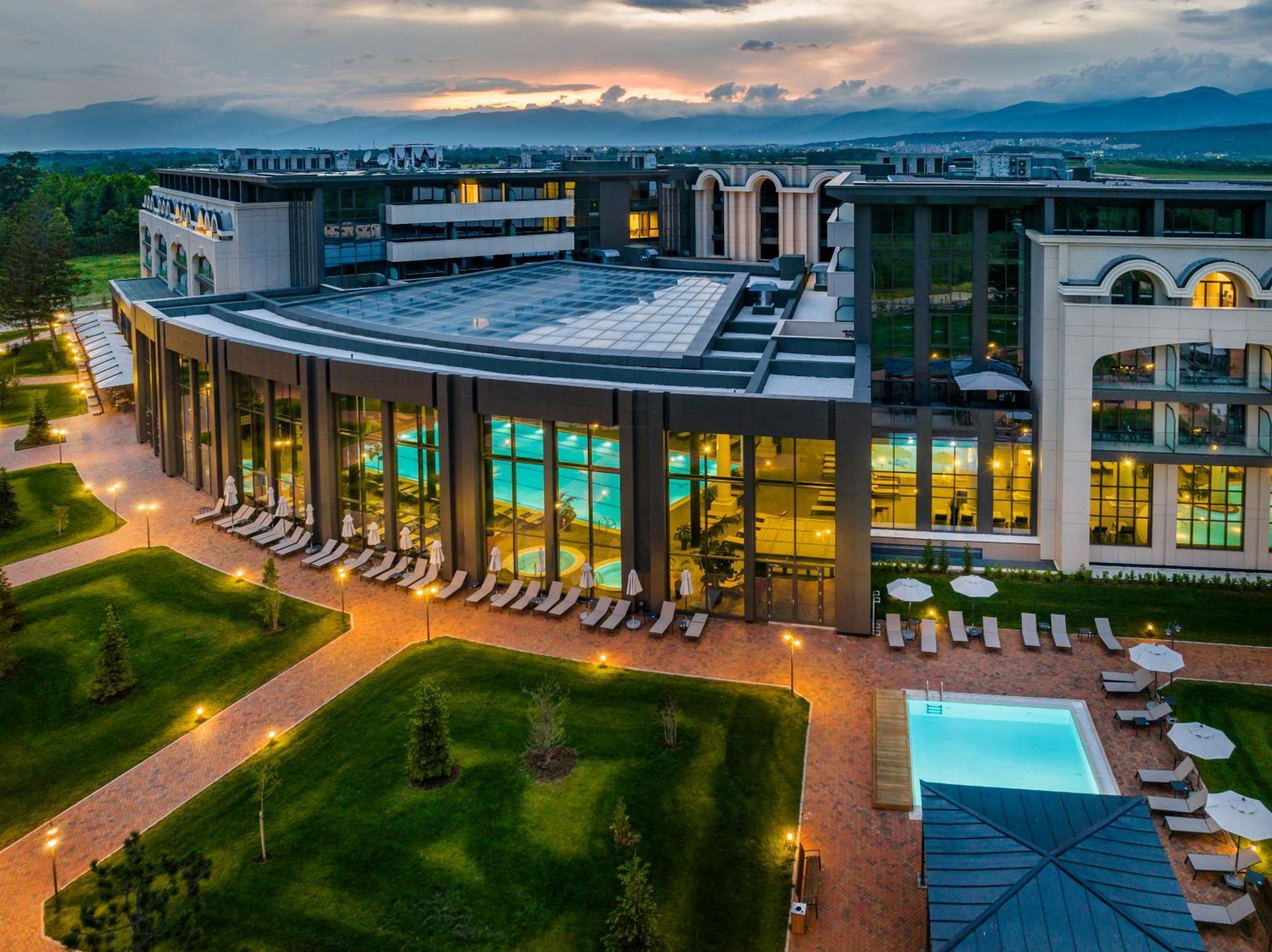 Kings' Valley Medical & Spa Hotel คาซานลัก ภายนอก รูปภาพ