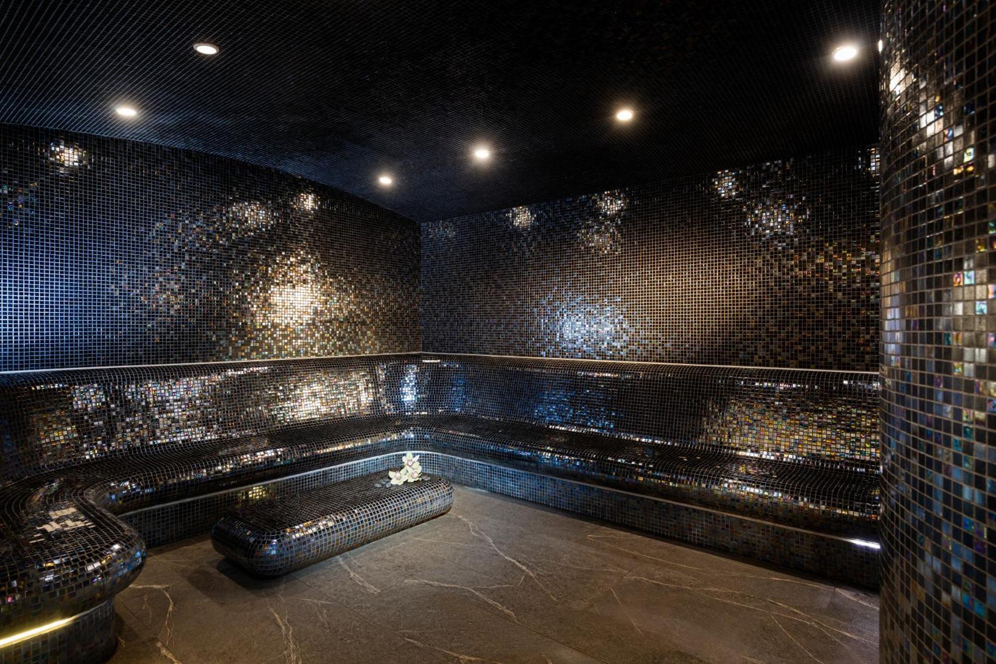 Kings' Valley Medical & Spa Hotel คาซานลัก ภายนอก รูปภาพ The interior of the spa