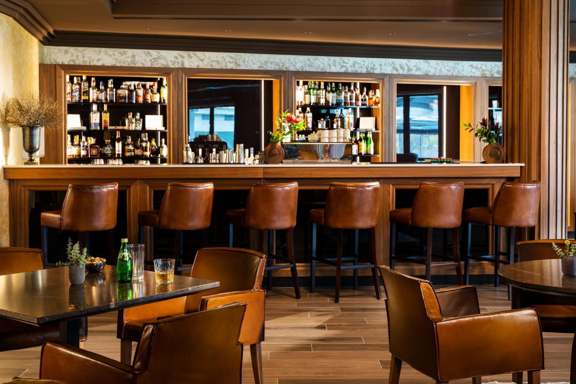 Kings' Valley Medical & Spa Hotel คาซานลัก ภายนอก รูปภาพ The bar at the London Edition