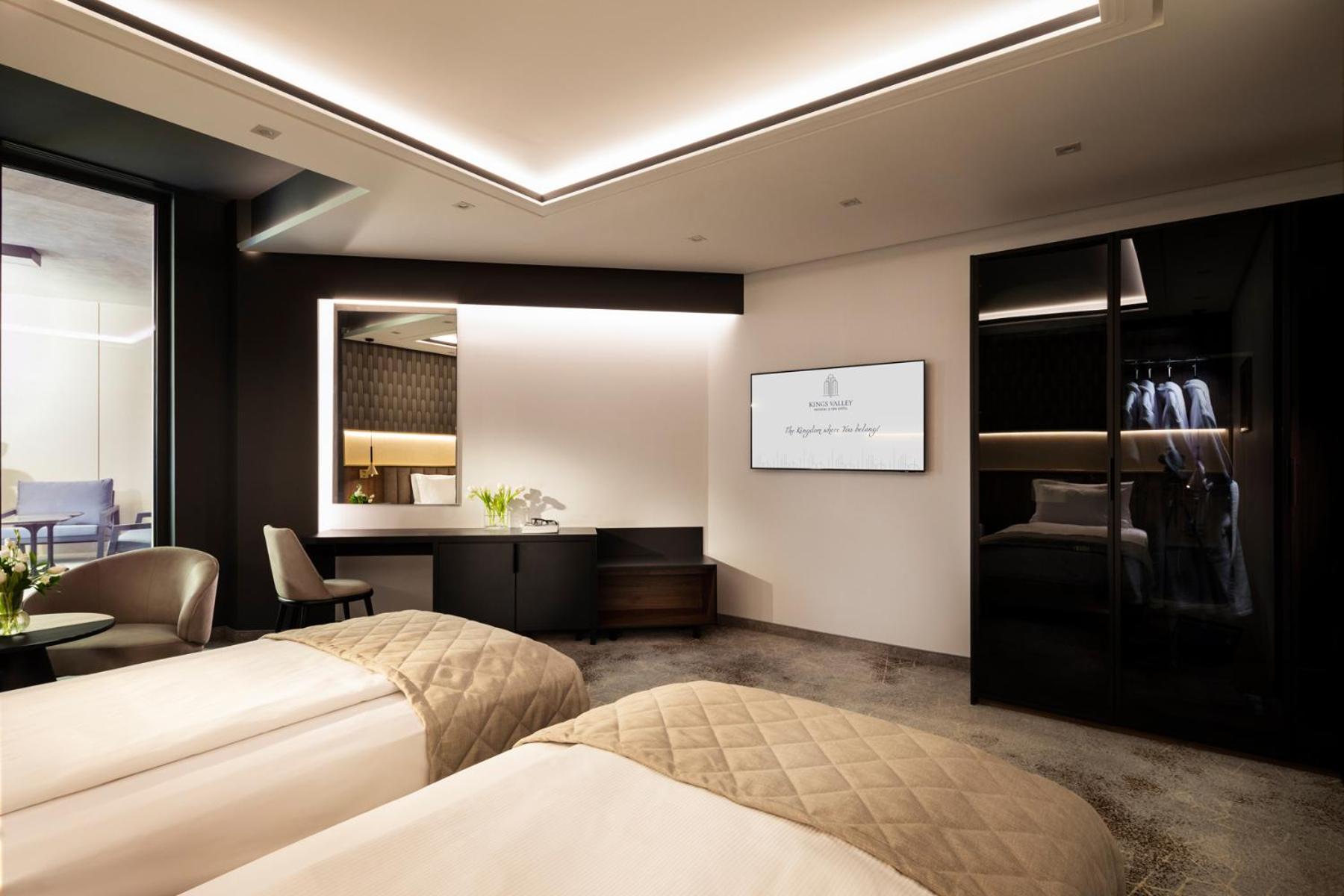 Kings' Valley Medical & Spa Hotel คาซานลัก ภายนอก รูปภาพ A room at the hotel